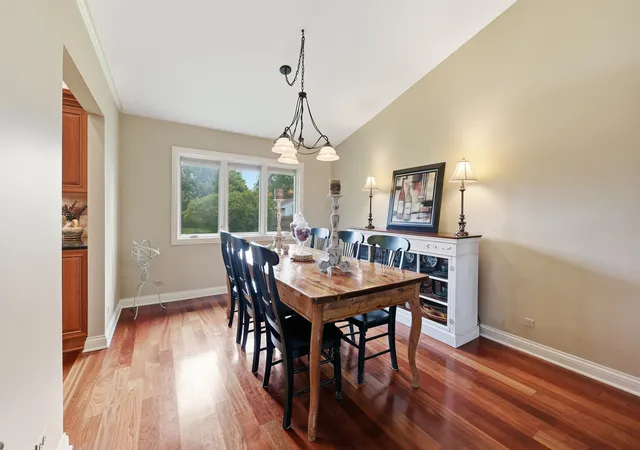 Photo 4 of Single family home for sale at 305 S Knollwood Dr, Schaumburg, IL 60193 | MLS# 12729031 | Listing updated on 2026-08-24