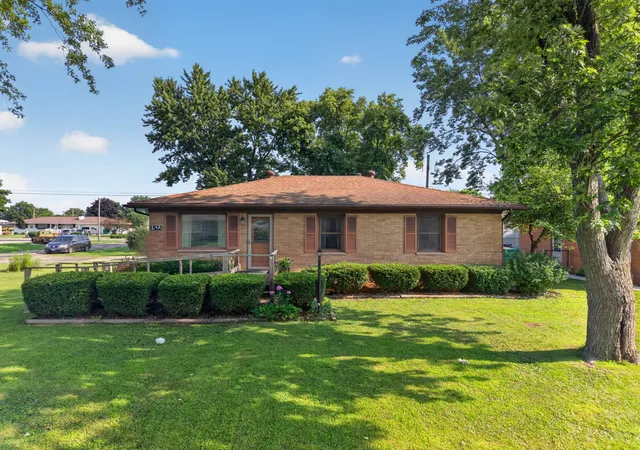 1st image of 1522 Manhatten Dr, Streator, IL 61364 | MLS# 12729036