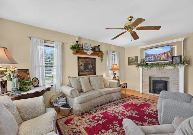 Photo 4 of Single family home for sale at 1522 Manhatten Dr, Streator, IL 61364 | MLS# 12729036 | Listing updated on 2026-08-19