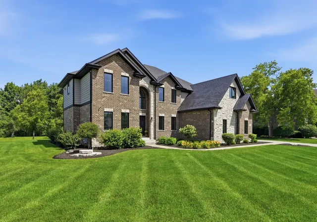 Photo 2 of Single family home for sale at 7812 Northwoods Dr, Frankfort, IL 60423 | MLS# 12729111 | Listing updated on 2026-10-02