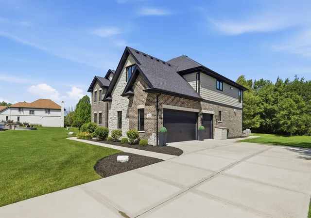 Photo 3 of Single family home for sale at 7812 Northwoods Dr, Frankfort, IL 60423 | MLS# 12729111 | Listing updated on 2026-10-02