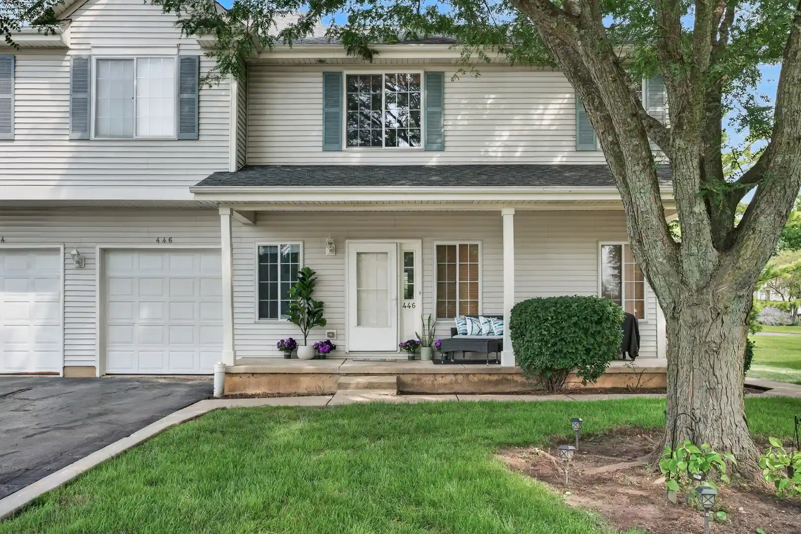 Listing Photo 2 - Condo for sale in 446 Borden St located at 446 Borden St, Woodstock, IL 60098 - Unit #446