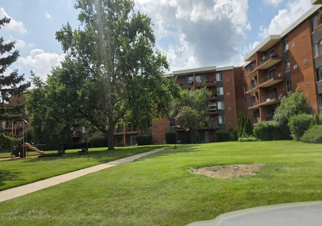 16th image of 18 E Old Willow Rd #213N, Prospect Heights, IL 60070 | MLS# 12729156