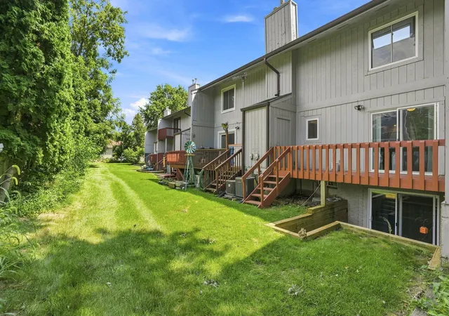 2nd image of 489 44th Ave Ct, East Moline, IL 61244