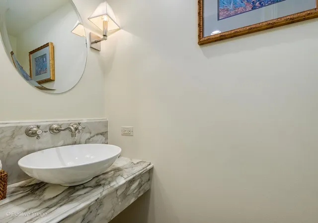2nd image of 82 E Elm St, Chicago, IL 60611