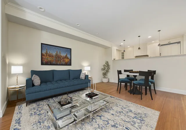 4th image of 82 E Elm St, Chicago, IL 60611