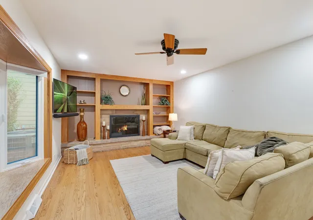2nd image of 1685 Dartmouth Ln, Deerfield, IL 60015 | MLS# 12729185