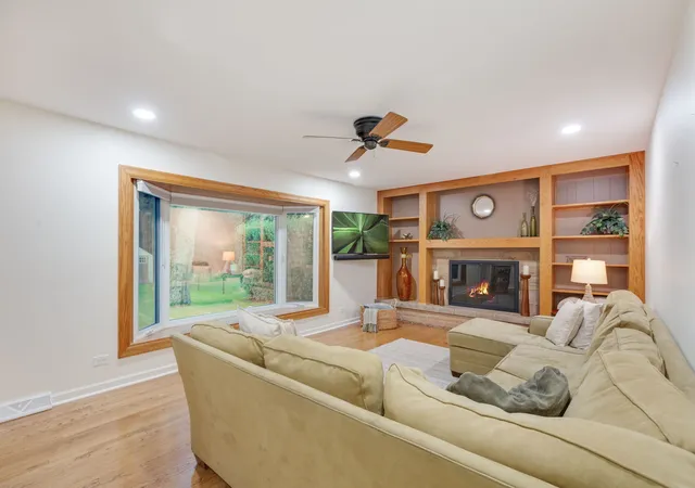3rd image of 1685 Dartmouth Ln, Deerfield, IL 60015 | MLS# 12729185
