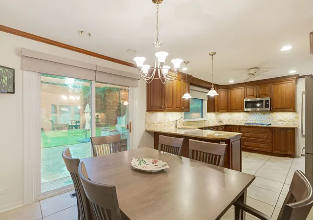 5th image of 1685 Dartmouth Ln, Deerfield, IL 60015 | MLS# 12729185