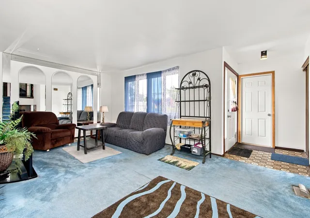 2nd image of 914 Menlo Ct, Joliet, IL 60431 | MLS# 12729226