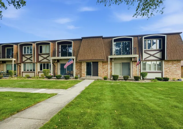 Photo 2 of Condo for sale at 12750 Carriage Ln #A1, Crestwood, IL 60418 | MLS# 12729228 | Listing updated on 2026-08-18