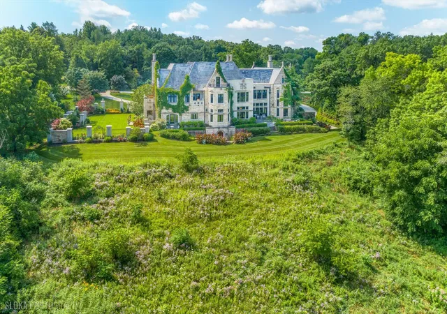 2nd image of 10 Goose Lake Dr, Barrington Hills, IL 60010 | MLS# 12729242