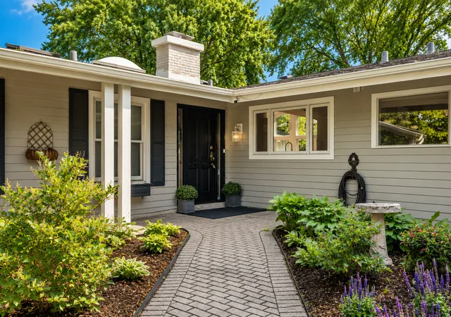 2nd image of 1161 Winwood Dr, Lake Forest, IL 60045 | MLS# 12729270