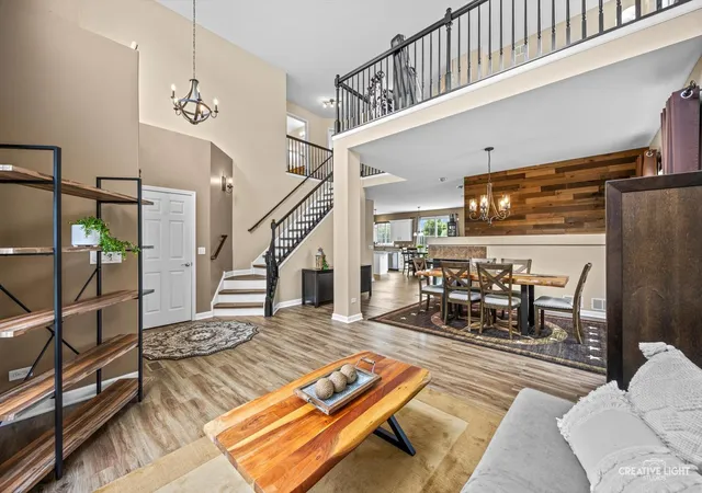 Photo 3 of Single family home for sale at 2562 N Jade Ave, Arlington Heights, IL 60004 | MLS# 12729322 | Listing updated on 2026-08-25