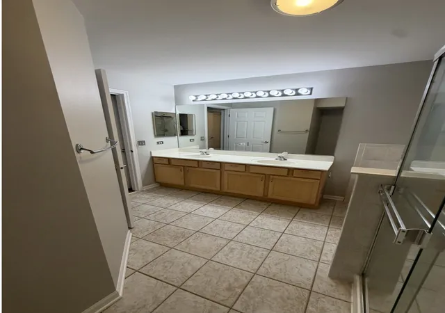 2nd image of 2204 Scott Ln, Aurora, IL 60502