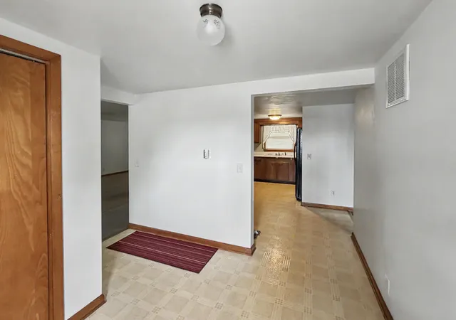 3rd image of 305 E Cherry St #3, Watseka, IL 60970 | MLS# 12729379