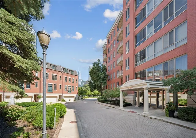 Photo 1 of Condo for sale at 400 N Clinton St #207, Chicago, IL 60654 | MLS# 12729430 | Listing updated on 2026-08-25