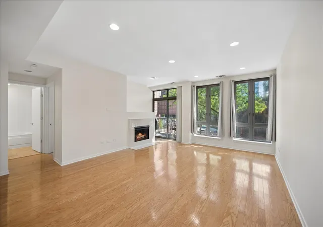 Photo 3 of Condo for sale at 400 N Clinton St #207, Chicago, IL 60654 | MLS# 12729430 | Listing updated on 2026-08-25