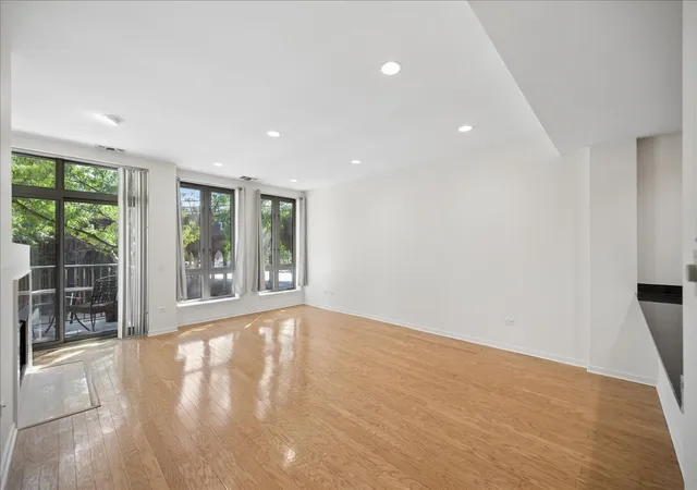 Photo 4 of Condo for sale at 400 N Clinton St #207, Chicago, IL 60654 | MLS# 12729430 | Listing updated on 2026-08-25