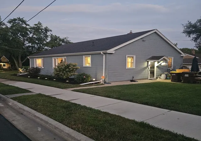16th image of 1501 Victoria Ave, Rockford, IL 61102 | MLS# 12729488