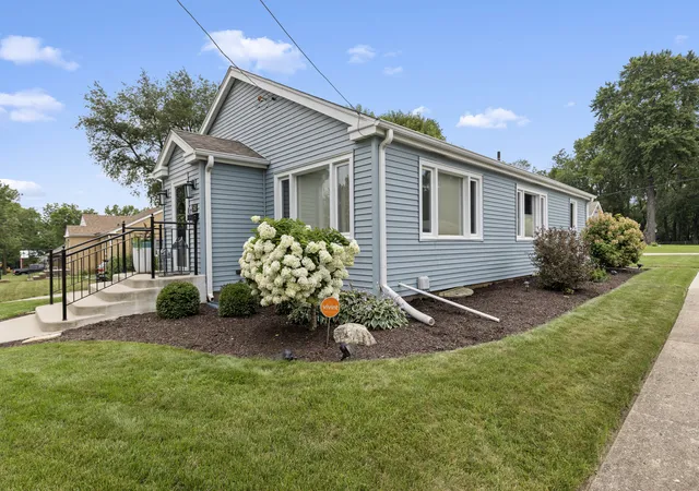 3rd image of 1501 Victoria Ave, Rockford, IL 61102 | MLS# 12729488