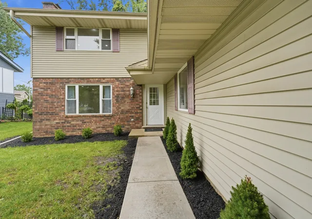 2nd image of 1134 Pinehurst Ln, Schaumburg, IL 60193 | MLS# 12729533