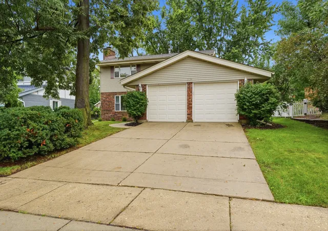 3rd image of 1134 Pinehurst Ln, Schaumburg, IL 60193 | MLS# 12729533