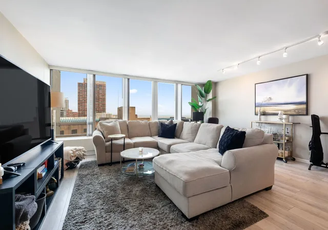 2nd image of 2800 N Lake Shore Dr #2015, Chicago, IL 60657 | MLS# 12729543