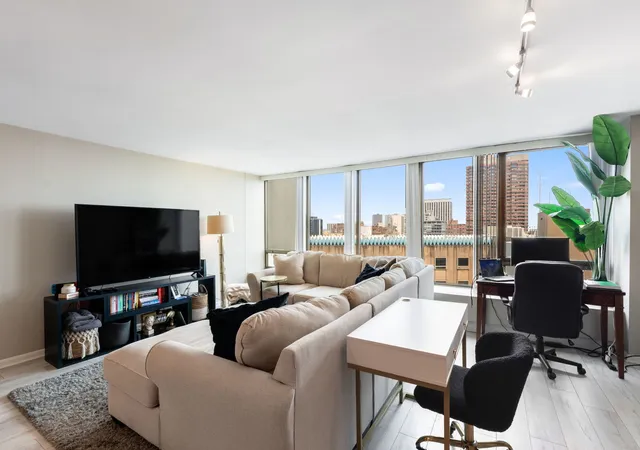 3rd image of 2800 N Lake Shore Dr #2015, Chicago, IL 60657 | MLS# 12729543