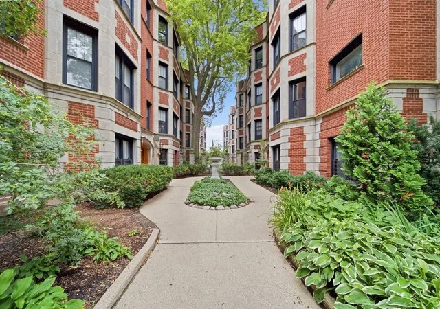 2nd image of 7639 N Eastlake Ter #1D, Chicago, IL 60626 | MLS# 12729596