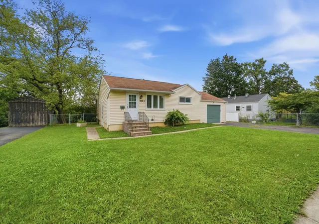 Photo 2 of Single family home for sale at 2123 N Mcaree Rd, Waukegan, IL 60087 | MLS# 12729612 | Listing updated on 2026-10-03