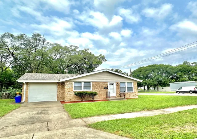 2nd image of 730 Woodlawn Ave, Rockford, IL 61103 | MLS# 12729616
