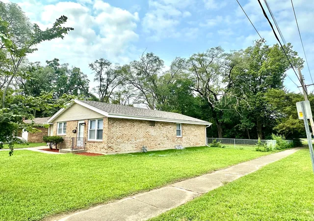 Photo 3 of Single family home for sale at 730 Woodlawn Ave, Rockford, IL 61103 | MLS# 12729616 | Listing updated on 2026-09-06