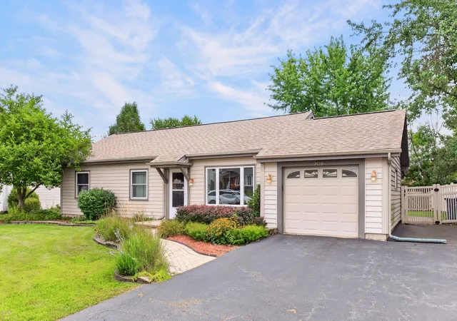 Photo 1 of Single family home for sale at 909 Shorewood Dr, Bartlett, IL 60103 | MLS# 12729626 | Listing updated on 2026-08-25