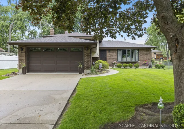 Photo 2 of Single family home for sale at 420 Pierce Ave, Roselle, IL 60172 | MLS# 12729627 | Listing updated on 2026-09-03