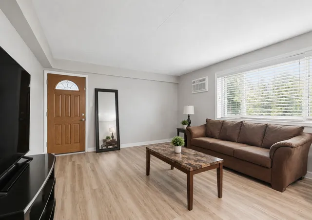3rd image of 17204 71St Ave, Tinley Park, IL 60477