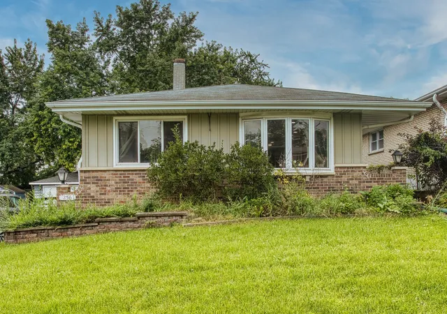 Photo 1 of Single family home for sale at 256 N Grace St, Lombard, IL 60148 | MLS# 12729744 | Listing updated on 2026-09-23