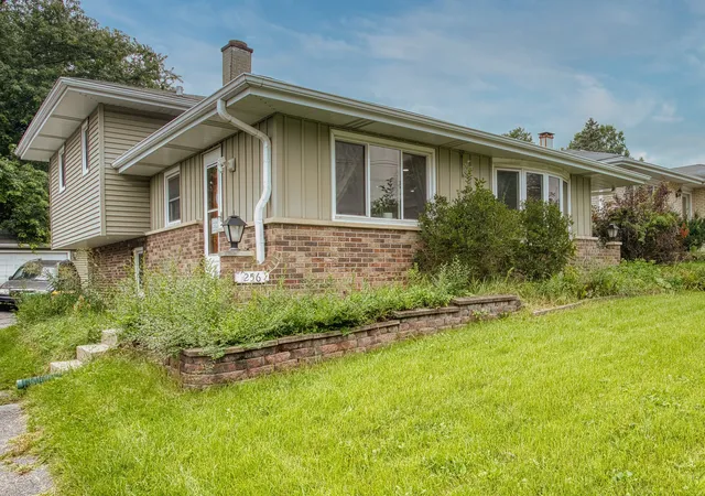 Photo 2 of Single family home for sale at 256 N Grace St, Lombard, IL 60148 | MLS# 12729744 | Listing updated on 2026-09-23
