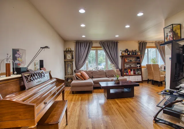Photo 3 of Single family home for sale at 256 N Grace St, Lombard, IL 60148 | MLS# 12729744 | Listing updated on 2026-09-23