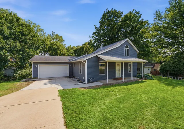 Photo 1 of Single family home for sale at 401 Walnut St, Port Byron, IL 61275 | MLS# 12729745 | Listing updated on 2026-09-05