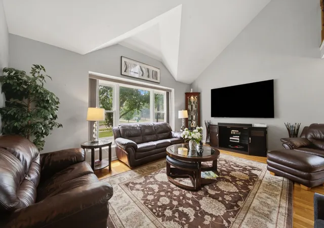 Photo 4 of Single family home for sale at 68 Chestnut Ter, Buffalo Grove, IL 60089 | MLS# 12729780 | Listing updated on 2026-08-27