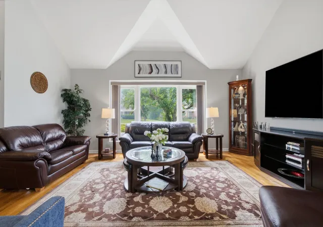 Photo 5 of Single family home for sale at 68 Chestnut Ter, Buffalo Grove, IL 60089 | MLS# 12729780 | Listing updated on 2026-08-27