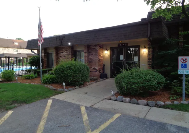Listing Photo 2 - Condo for sale in building located at 9165 N Rd, Palos Hills, IL 60465 - Unit #F