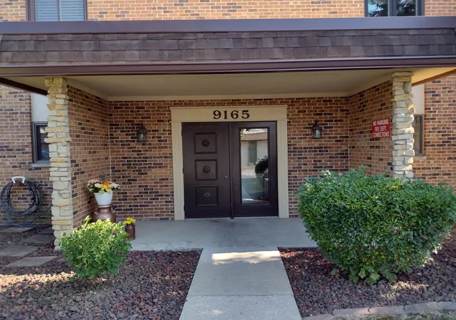 Listing Photo 4 - Condo for sale in building located at 9165 N Rd, Palos Hills, IL 60465 - Unit #F