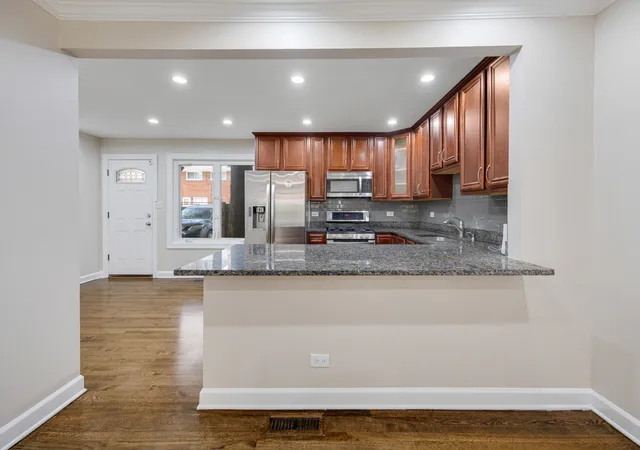 4th image of 1715 W Thome Ave, Chicago, IL 60660 | MLS# 12729876