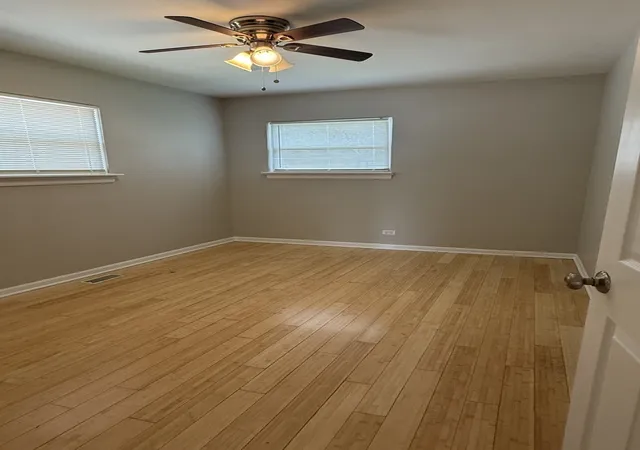 Photo 4 of Single family home for sale at 4221 Wenonah Ave, Stickney, IL 60402 | MLS# 12729888 | Listing updated on 2026-09-18