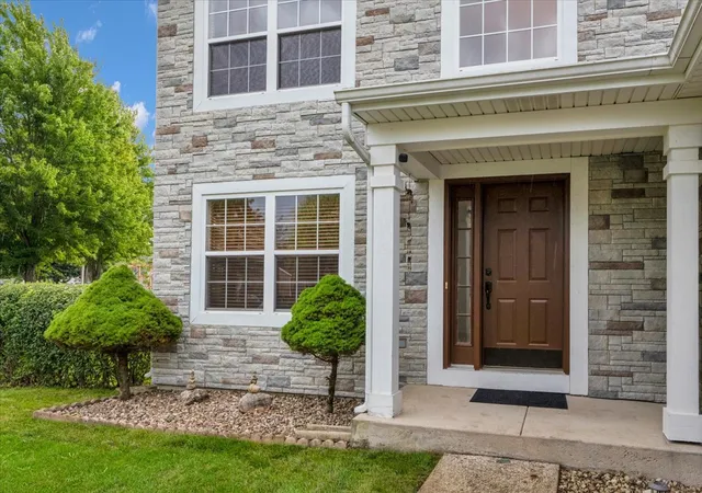 4th image of 1 Stratford Ct, South Elgin, IL 60177 | MLS# 12729911
