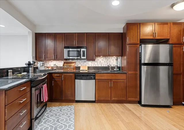 Listing Photo 4 - Condo for sale at Marina Towers, Unit 3206 300 N State St, Marina Towers, Chicago, IL 60654 | Built Year: 1961-1978