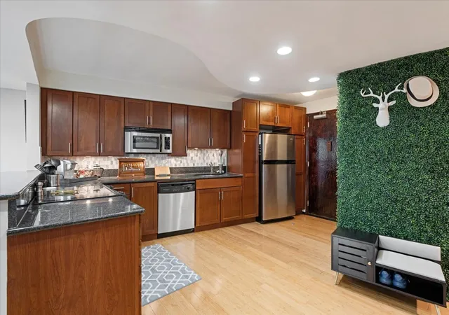 Listing Photo 5 - Condo for sale at Marina Towers, Unit 3206 300 N State St, Marina Towers, Chicago, IL 60654 | Built Year: 1961-1978
