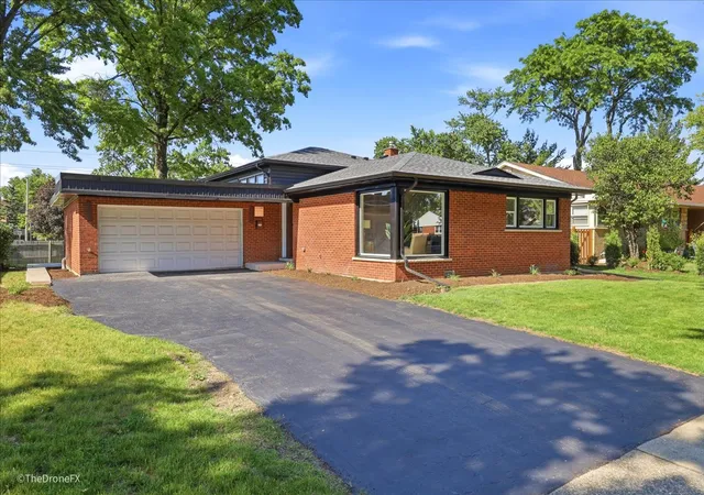 Photo 4 of Single family home for sale at 188 W Kathleen Dr, Park Ridge, IL 60068 | MLS# 12729994 | Listing updated on 2026-08-18